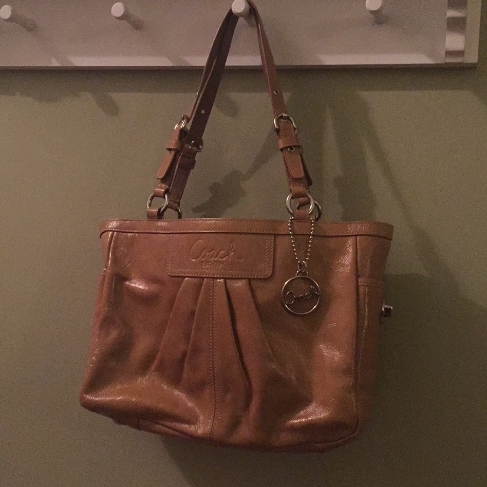 Coach medium sized shoulder bag.
